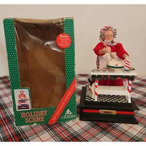 VNTG Holiday Creations Musical Mrs. Santa's Kitchen Figurine Holiday Decor